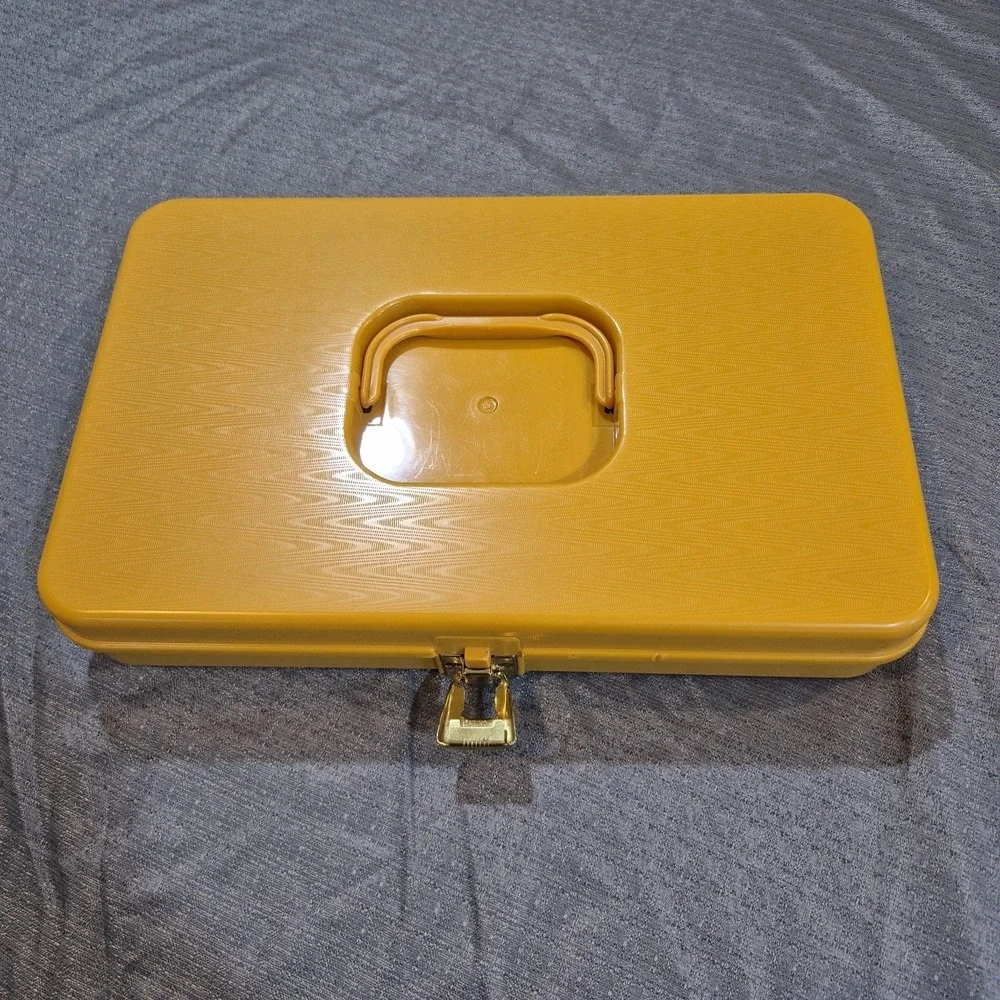 Vintage Sewing Box Wilson Wil-hold  Gold Plastic 13 x 8.5